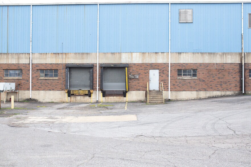 More Photos Of 1550 Phillips St, Dyersburg Manufacturing For Lease