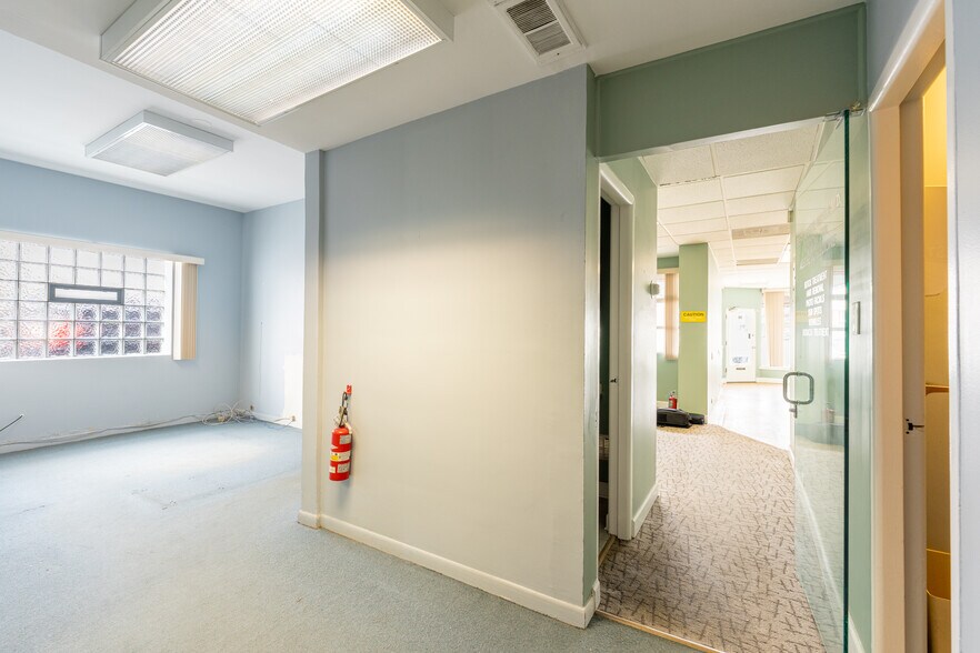 More Photos Of 5355-5365 W Devon Ave, Chicago Storefront For Lease