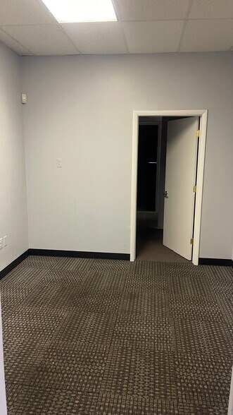 More Photos Of 8390 Terminal Rd, Lorton Flex For Lease