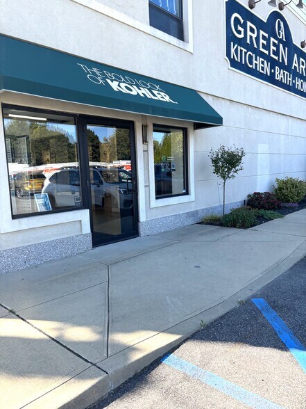 More Photos Of 17 E Jericho Tpke, Huntington Station Storefront Retail Office For Sale