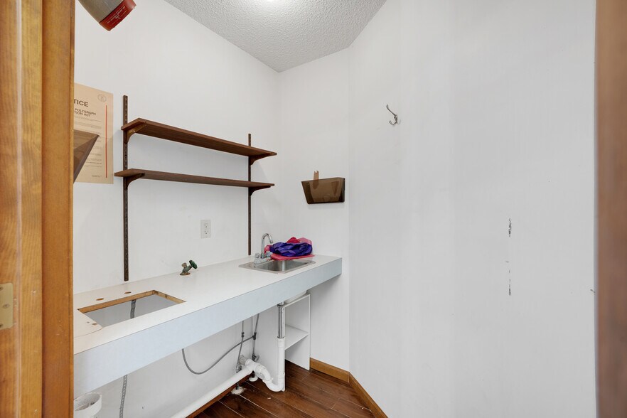 More Photos Of 804 Winchester Dr, Sedalia Medical For Sale