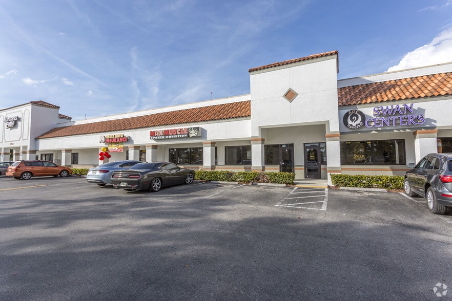 More Photos Of 12575 S Cleveland Ave, Fort Myers Storefront For Lease