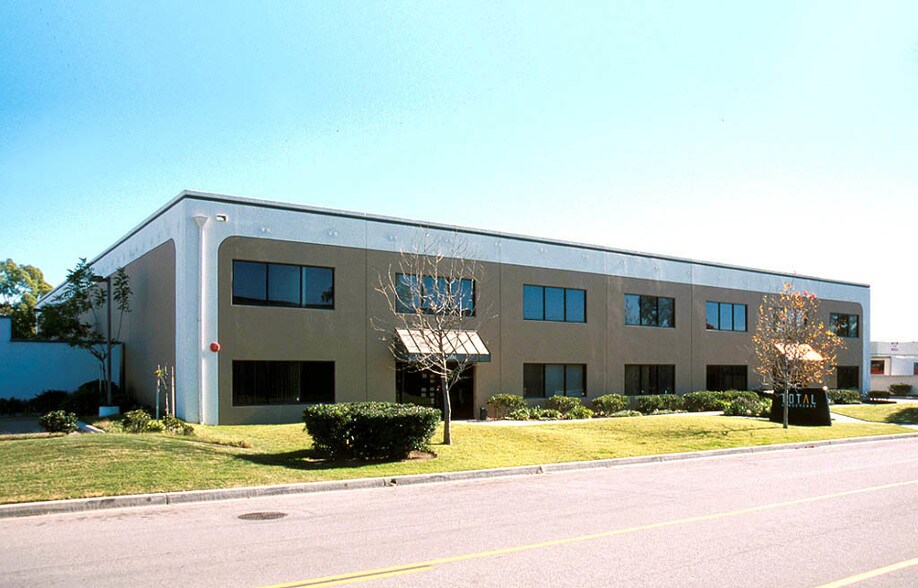 More Photos Of 1696-1698 Walter St, Ventura Light Distribution For Sale