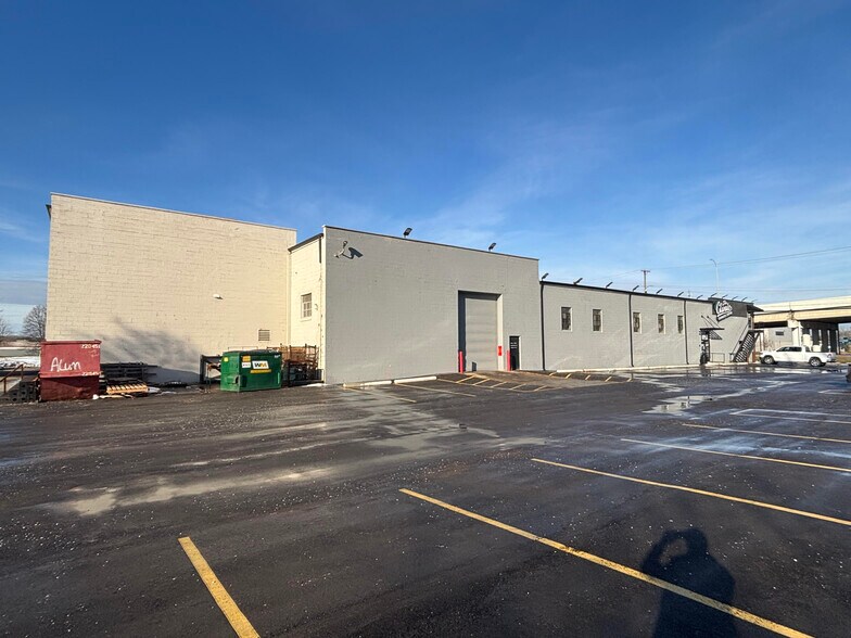 More Photos Of 39127 Ford Rd, Westland Warehouse For Lease