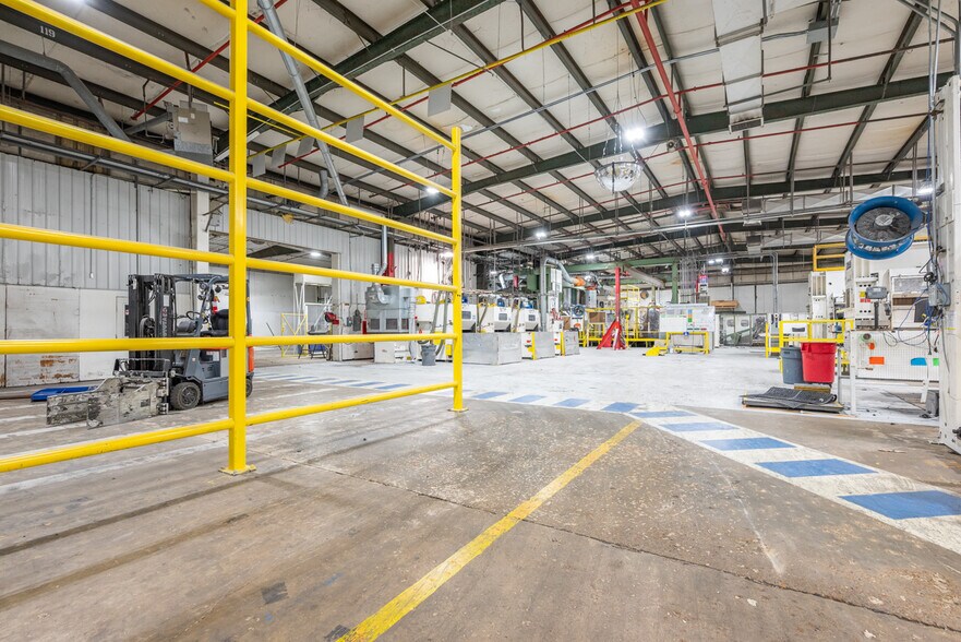 More Photos Of 221 Fabritek Dr, Columbus Manufacturing For Sale