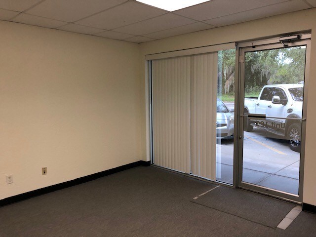 More Photos Of 2427 Porter Lake Dr, Sarasota Flex For Sale