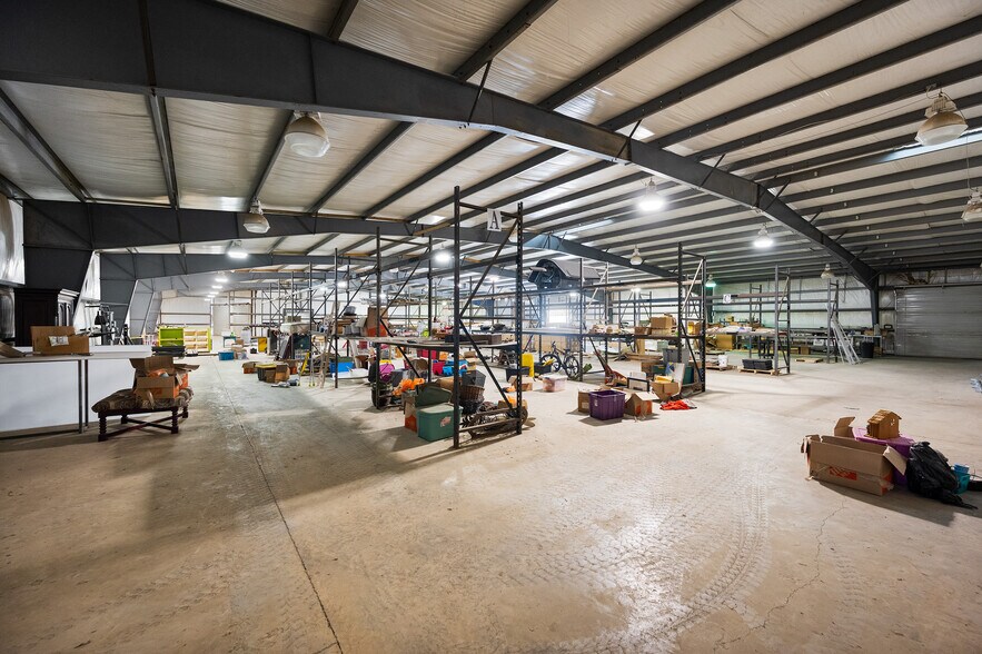 More Photos Of 10462 Hwy 165 S, Forest Hill Warehouse For Sale