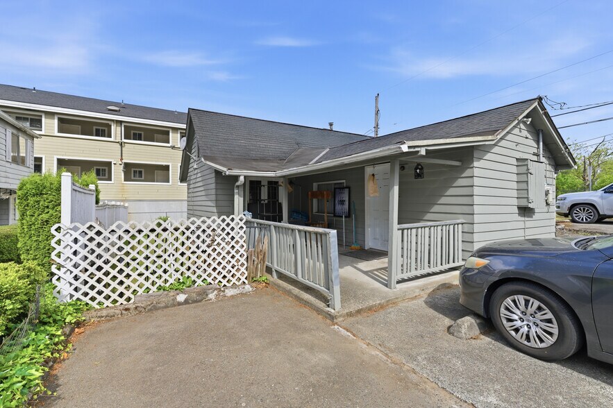 More Photos Of 1527 NE 150th St, Seattle Apartments For Sale
