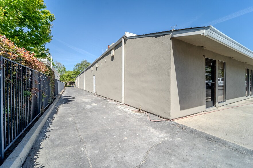 More Photos Of 1548 Poole Blvd, Yuba City Office For Lease