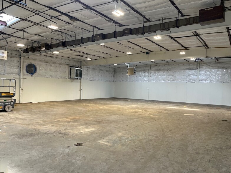More Photos Of 6101 Webster St, Dayton Warehouse For Lease