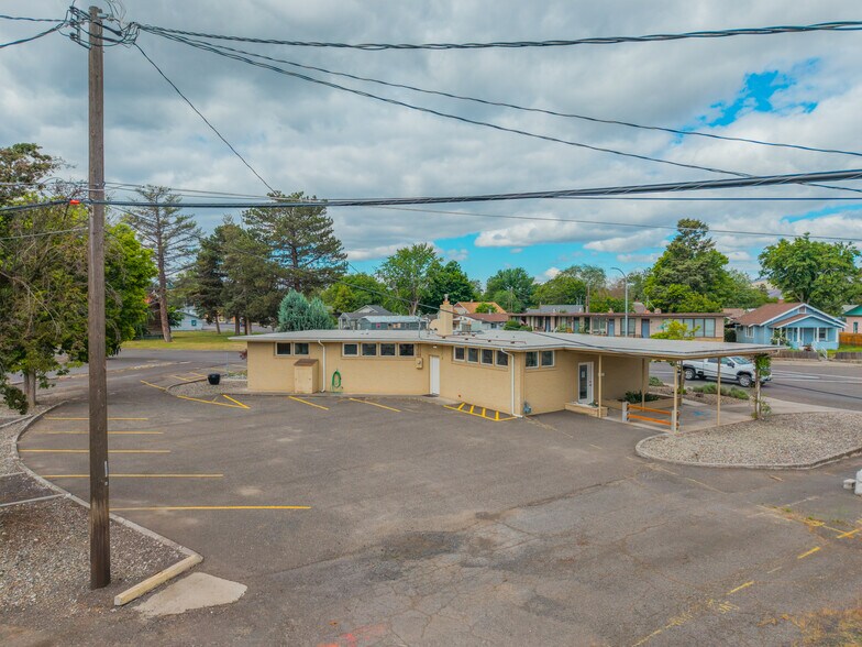 More Photos Of 619 Diagonal St, Clarkston Medical For Sale