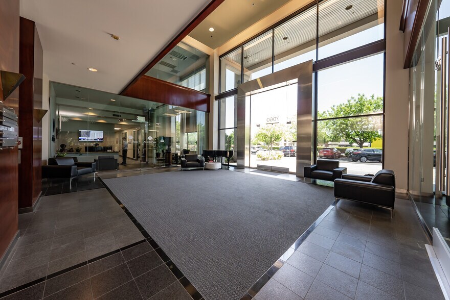 More Photos Of 7060 N Fresno St, Fresno Office For Lease