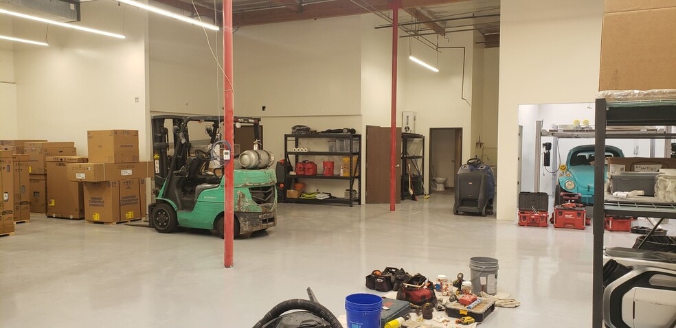 More Photos Of 2346 E University Dr, Phoenix Warehouse For Sale