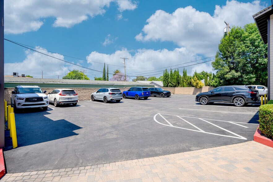 More Photos Of 207 W Alameda Ave, Burbank Office For Sale