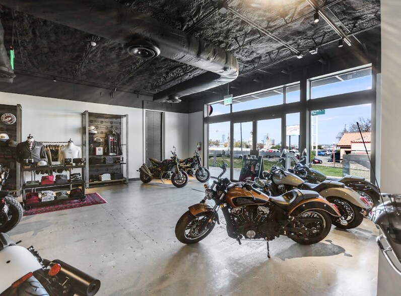 More Photos Of 2401 S Interstate 35, Austin Freestanding For Sale