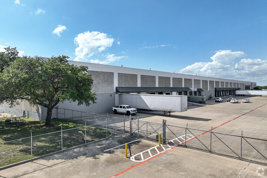 More Photos Of 807-809 110th St, Arlington Distribution For Lease