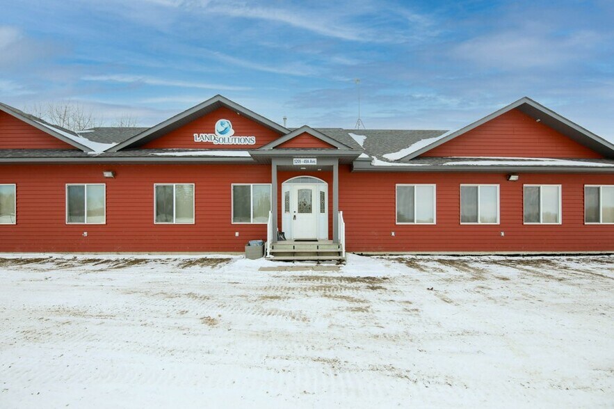 More Photos Of 5209 49A Ave, Bentley Office For Sale