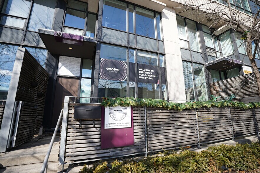 More Photos Of 8 Telegram Mews, Toronto Apartments For Sale