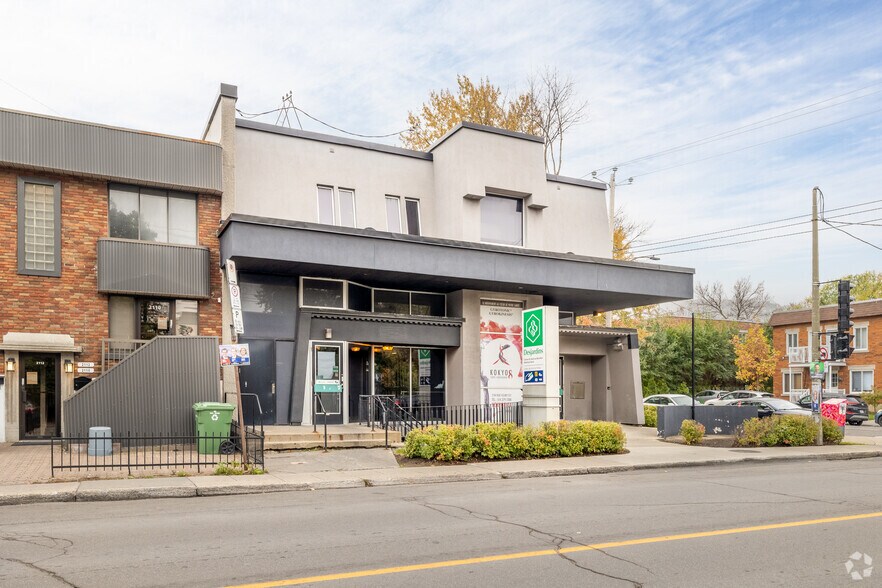 More Photos Of 2100-2106 Rue Fleury E, Montréal Storefront Retail Office For Sale