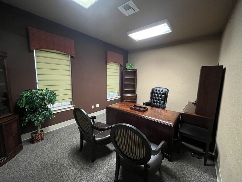 More Photos Of 1314 E Sonterra Blvd, San Antonio Office For Sale