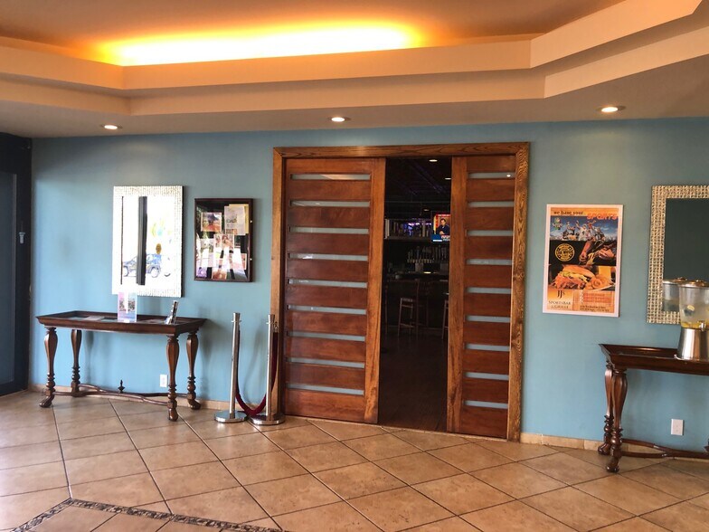 More Photos Of 8797 20th St, Vero Beach Hotel For Lease