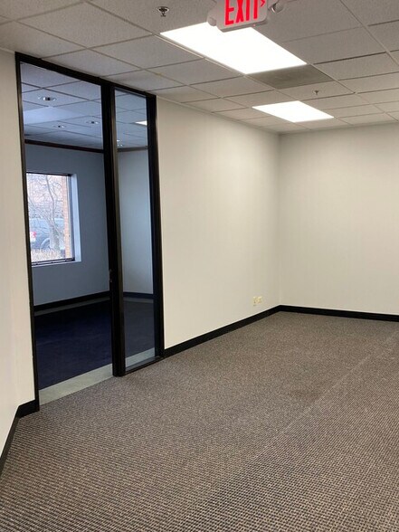 More Photos Of 945 Lakeview Pky, Vernon Hills Medical For Lease