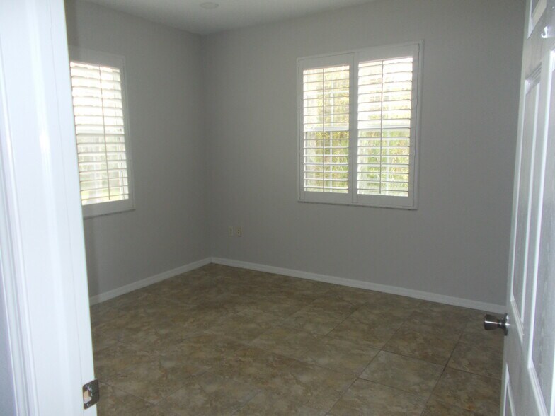 More Photos Of 11041-11043 Countryway Blvd, Tampa Office For Lease