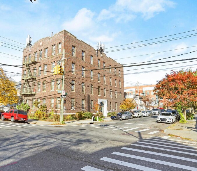 Primary Photo Of 10166 125th St, South Richmond Hill Apartments For Sale