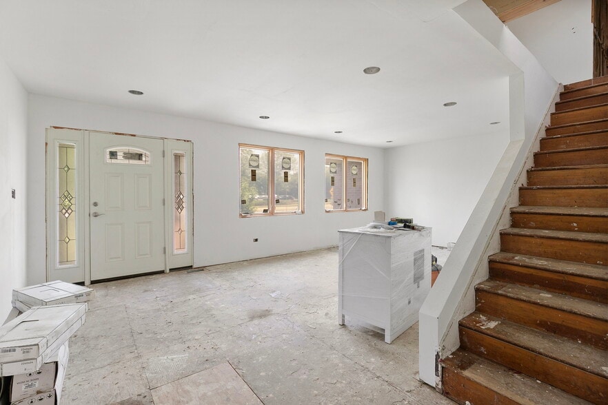 More Photos Of 618 Barron Blvd, Grayslake Medical For Sale