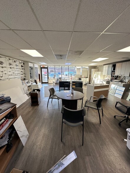 More Photos Of 116-134 Peterson Rd, Libertyville Unknown For Lease