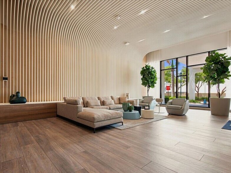 More Photos Of 2920-2950 NE 207th St, Aventura Unknown For Lease