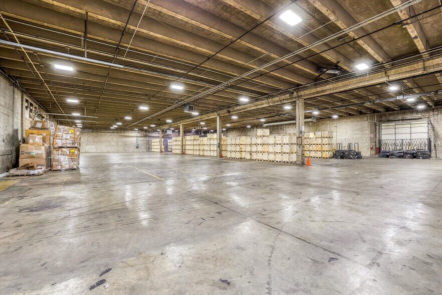 More Photos Of 130-150 Eva St, Saint Paul Warehouse For Sale