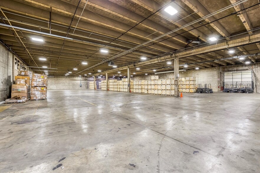 More Photos Of 130-150 Eva St, Saint Paul Industrial For Sale
