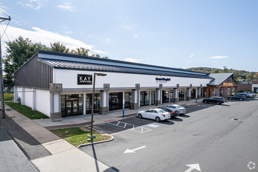 More Photos Of 683 Farmington Ave, Bristol Unknown For Lease