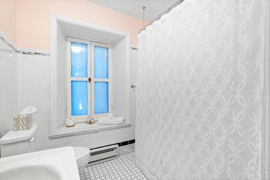 More Photos Of 23-25 Race St, Jim Thorpe Hospitality For Sale