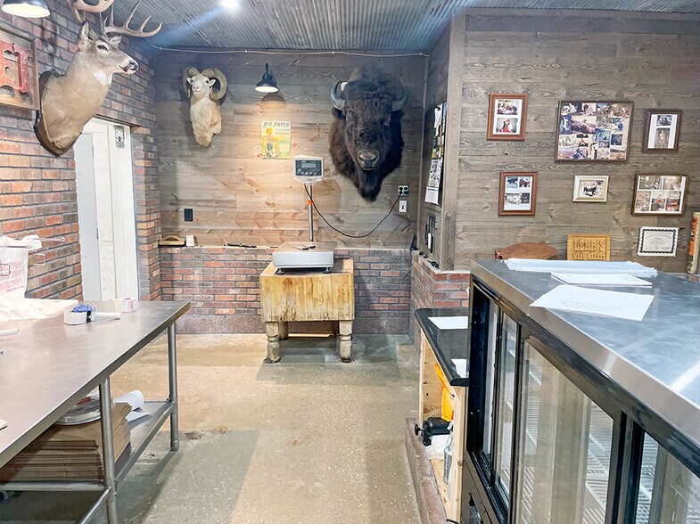 More Photos Of 102 S Van Buren St, New Athens General Retail For Sale