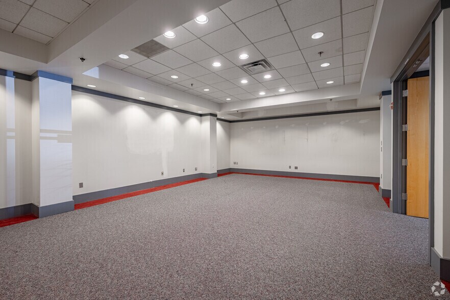More Photos Of 8530 Corridor Rd, Jessup Flex For Lease