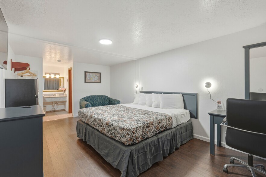 More Photos Of 311 E Main St, Vernal Hotel For Sale
