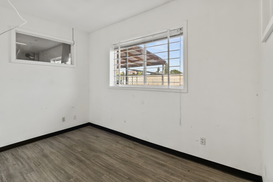 More Photos Of 3215 Meadow Ln, Eugene Manufacturing For Sale