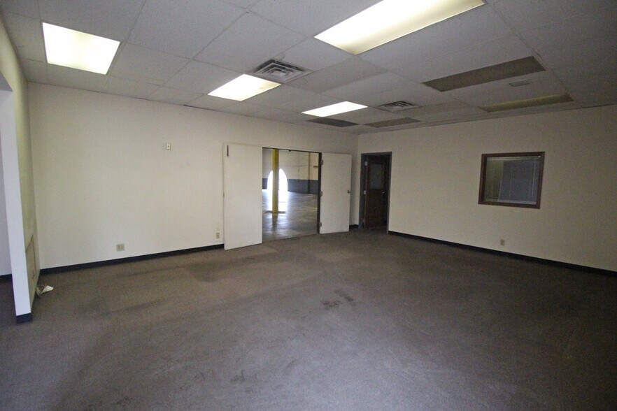 More Photos Of 5121-5125 Executive Blvd, Fort Wayne Warehouse For Lease