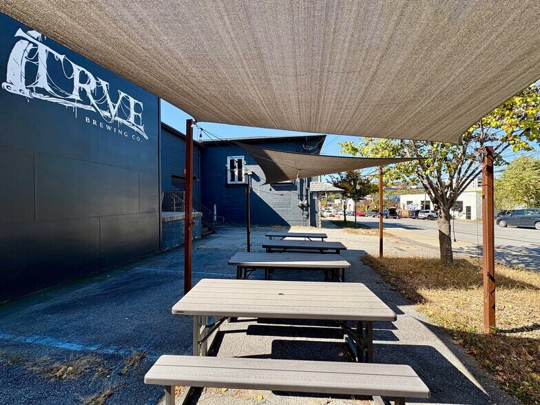 More Photos Of 255-257 Short Coxe Ave, Asheville Storefront Retail Office For Lease
