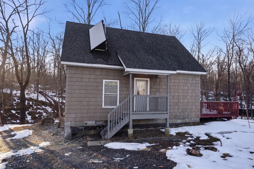 More Photos Of 106 Newport Bridge Rd, Warwick Multifamily For Sale