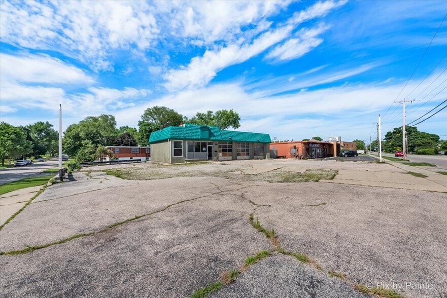 More Photos Of 1126 Larkin Ave, Elgin Service Station For Sale