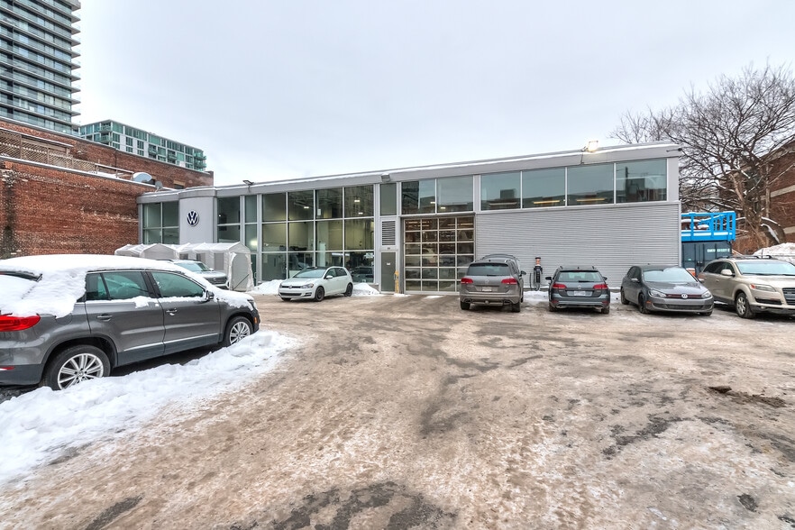 More Photos Of 322-324 Rue Peel, Montréal Auto Dealership For Lease