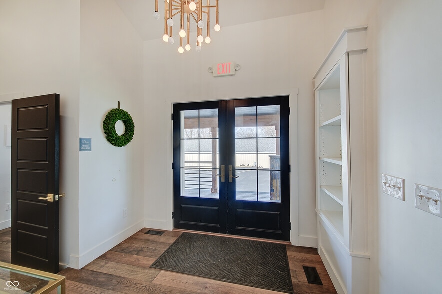 More Photos Of 1506 W Smith Valley Rd, Greenwood Office For Lease