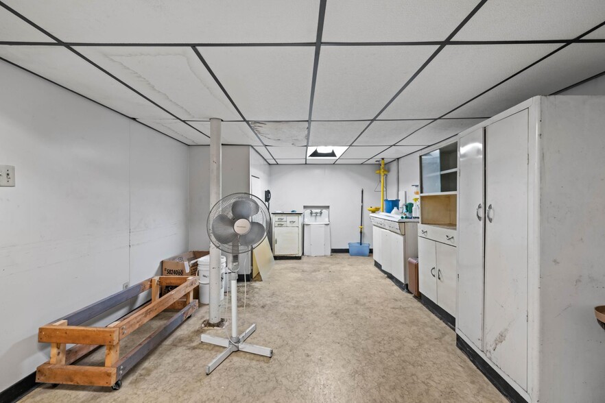 More Photos Of 1975 Seneca St, Buffalo Office For Sale