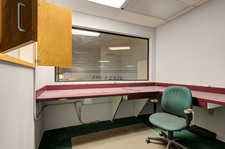 More Photos Of 6909 W Hefner Rd, Oklahoma City General Retail For Lease
