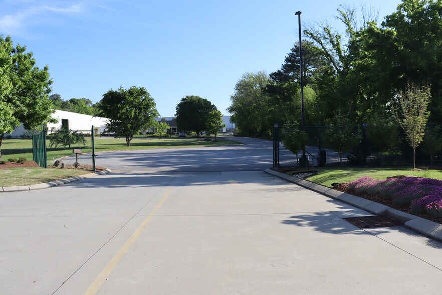 More Photos Of 7235 Bonnyshire Dr, Chattanooga Industrial For Sale