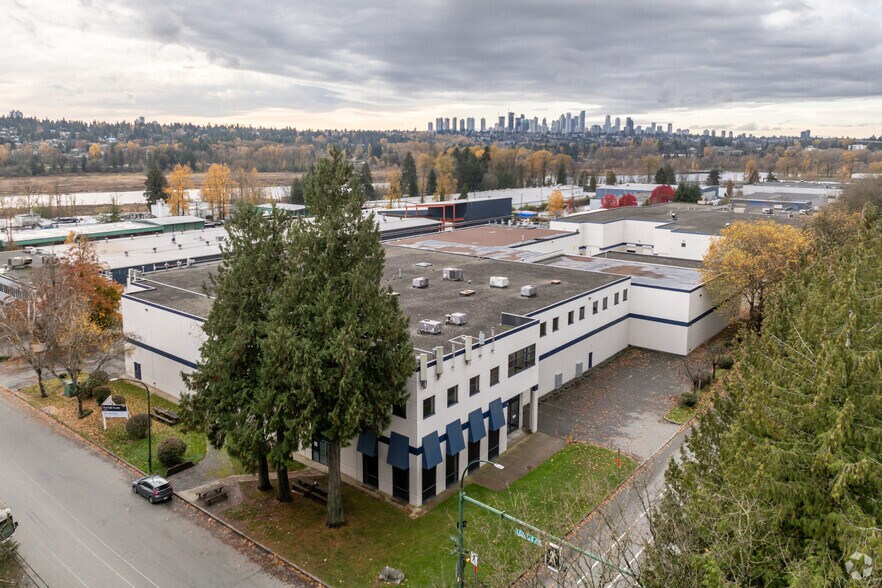 More Photos Of 7588 Winston St, Burnaby Warehouse For Lease