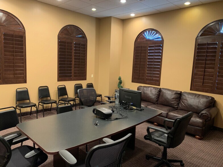More Photos Of 1355 N Greenfield Rd, Mesa Office For Lease
